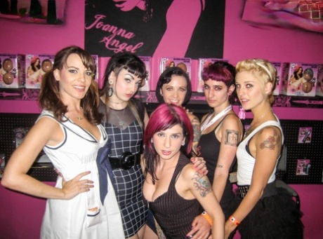 Joanna Angel pornostar perfetta archivio