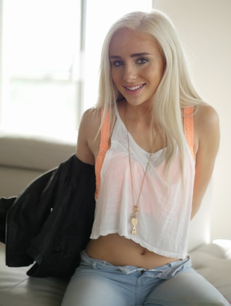 Naomi Woods attrice nuda collezione