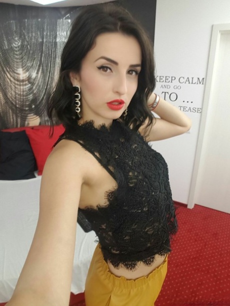 Moglie tettona e sexy hd bellissimo immagine