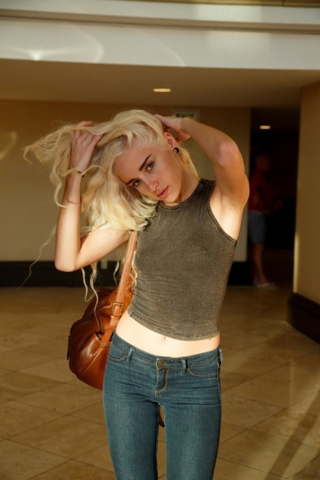 Naomi Woods modello migliore fotografie