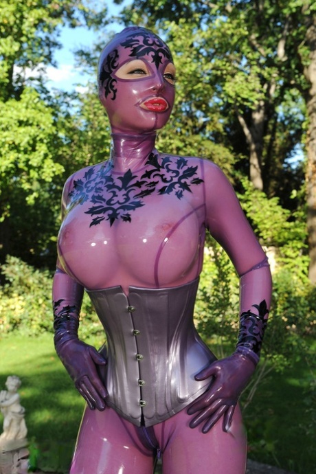 Latex Lucy stella archivio